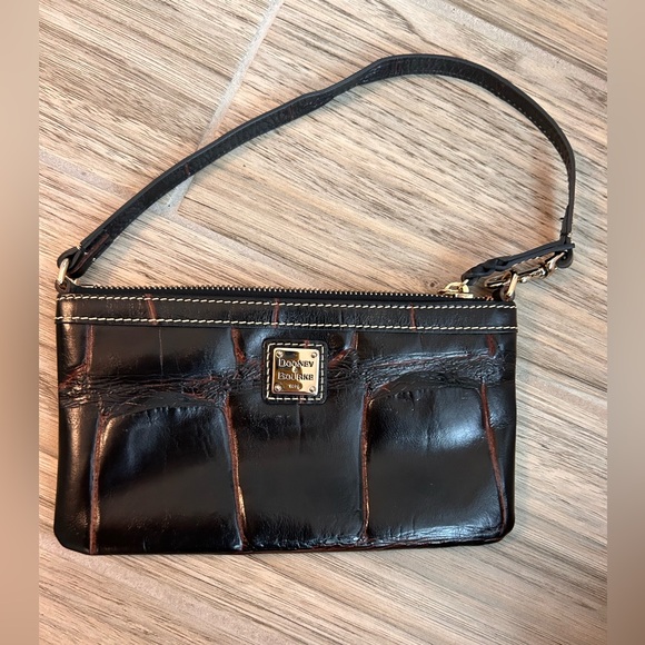 Dooney and Bourke Vintage Leather. - Picture 3 of 4